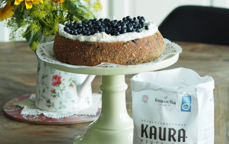 Kaura-mustikkakakku